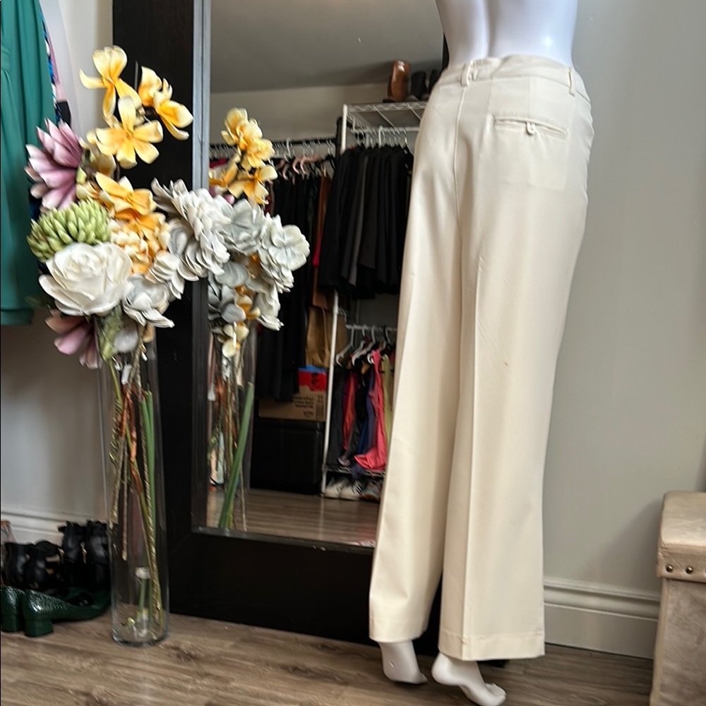 Jaclyn Smith, Cream Wide Leg pants with Sophisticated Silhouette. In size 18 - Picture 10 of 13